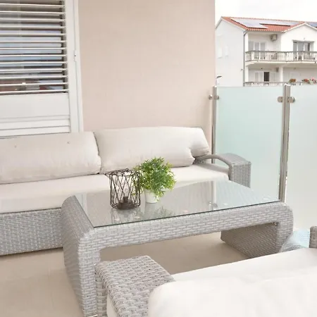 Apartment Josip 2 *