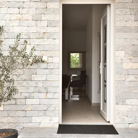 Apartment Josip 2 *