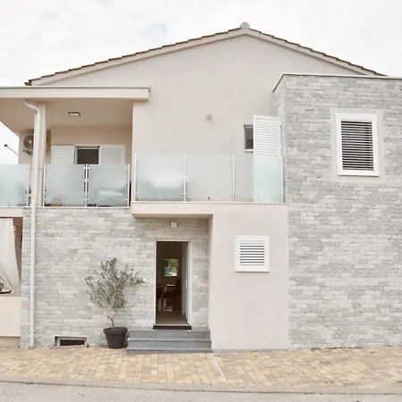 Josip 2 * Tribunj (Sibenik-Knin)