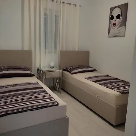 Apartment Josip 2 *