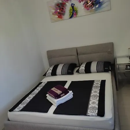 Apartment Josip 2 *