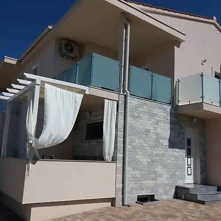 Josip 2 Apartment *
